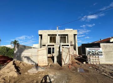 Casa · 179m² · 3 Quartos · 4 Vagas · Sobrado  em Balneário Brejatuba - Guaratuba, PR