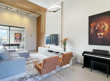 Casa · 320m² · 4 Quartos · 2 Vagas · Casa em Piçarras - Guaratuba, PR