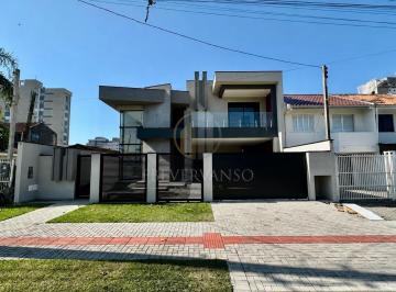 Casa · 461m² · 4 Quartos · 4 Vagas · Casa à Venda no Centro de Guaratuba com 4 Suítes