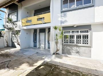 faixada da casa · Sobrado à Venda em Piçarras, Guaratuba | 140m², 2 Dorms