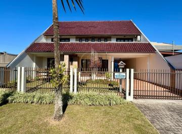 Casa · 335m² · 3 Quartos · 4 Vagas · Sobrado à Venda em Piçarras - Guaratuba, PR