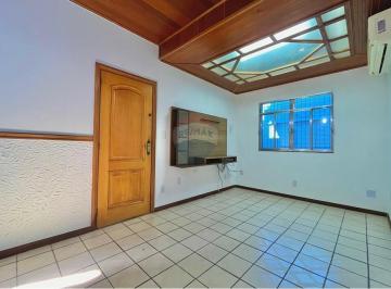 Casa · 354m² · 3 Quartos · 2 Vagas · "Casa Ampla e Segura em Belford Roxo, Pronta para Morar!"