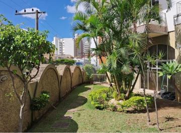 Apartamento · 142m² · 3 Quartos · 1 Vaga · Espaçoso apartamento de três quartos, sendo um suite, próximo ao Colégio Jesuitas, a mercados, acade