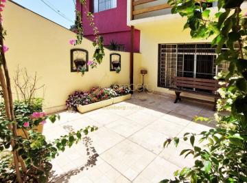 Casa · 177m² · 4 Quartos · 2 Vagas · Casa de vila, fechada, com segurança 24 horas, 4 dormitórios, 1 suíte e 2 vagas