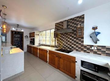 Casa · 290m² · 4 Quartos · 4 Vagas · Casa à venda no bairro Jardim Prudência - 4 Suítes, 4 Vagas, 290m²