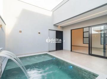 Casa · 360m² · 3 Quartos · 4 Vagas · Casa residencial com 3 suítes disponível para venda no bairro Laranjeiras em Uberlândia-MG