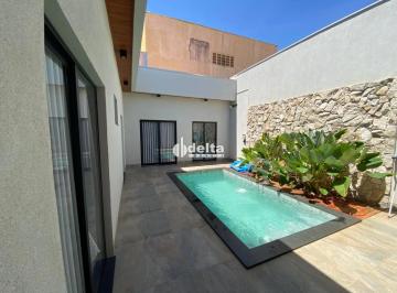 Casa · 171m² · 3 Quartos · 2 Vagas · Casa com 3 quartos sendo 1 suíte disponível para venda no bairro Jardim Botânico em Uberlândia-MG.