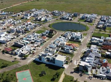 ea0948d91bad08cf11457ac64e0a94a4621e37a6 · Lote disponível no Condomínio Parque do Lago.