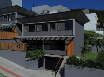 Casa · 202m² · 3 Quartos · 2 Vagas · Casa de Esquina Loteamento Panorâmico