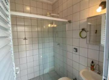 Casa · 220m² · 3 Quartos · 3 Vagas · Brooklin - Casa de 220m² com 3 dormitórios, suíte, sala ampla e 3 vagas.