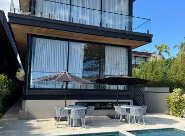 Casa de 6 quartos, São Sebastião · Casa de Alto Padrão com Vista Panorâmica para o Mar Praia da Baleia