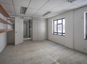 Comercial · 45m² · 1 Quarto · 1 Vaga · Sala comercial na Rua Frei Caneca, N. 33 - Sala 31 • 45 m²