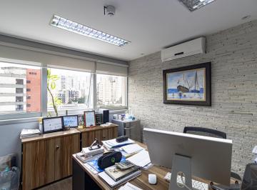 Comercial · 140m² · 7 Quartos · 3 Vagas · Sala comercial na Rua Jandiatuba, N. 143 - 904 • 140 m²