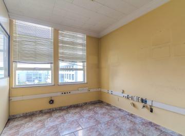 Comercial · 55m² · 4 Quartos · Sala comercial na Rua Cincinato Braga, N. 68 - Conjunto 72 • 55 m²