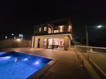 Casa · 229m² · 4 Quartos · Sobrado de Esquina – Condomínio San Giovani