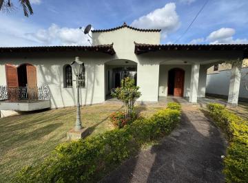 Casa · 1048m² · 3 Quartos · 5 Vagas · Casa Espaçosa no Jardim Santa Rosa – 1.048m² de Terreno e Acabamento em Alto Padrão