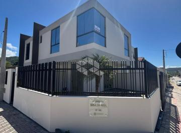 Casa · 91m² · 3 Quartos · 2 Vagas · Sobrado de esquina 3 dormitórios em Bombas, Bombinhas - SC