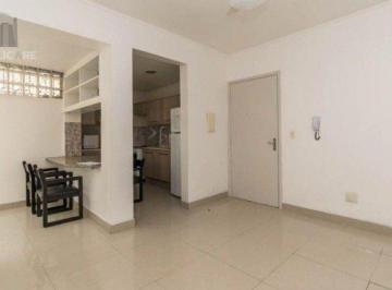 Apartamento · 39m² · 1 Quarto · Apartamento de 1 dormitório, com um pequeno pátio no bairro Centro Histórico.