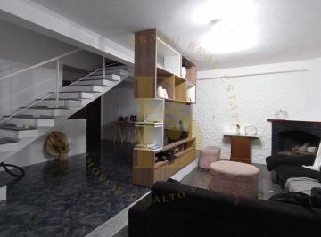 Casa · 160m² · 3 Quartos · 2 Vagas · Casa à venda em Interlagos ? 160m², 3 dormitórios e quintal com churrasqueira