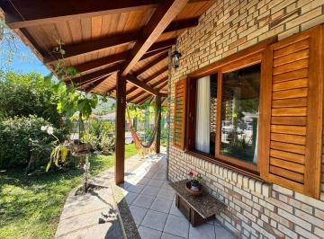 Casa · 170m² · 3 Quartos · 4 Vagas · Casa à Venda Com 03 Dormitórios no Litoral — Espaço, Estilo e Qualidade de Vida Em Bombinhas - SC!
