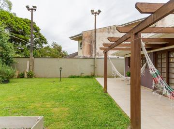 Casa de 4 quartos, Curitiba · Casa encantadora com espaçoso quintal - Barreirinha