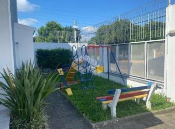 01 · Casa em Condomínio Fechado