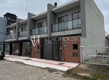 Foto 01 · Sobrado de 3 quartos com suíte e garagem em Balneário Piçarras-SC, bairro Itacolomi, 104m² - Imperdí