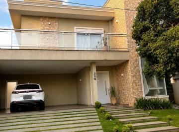 Casa · 360m² · 2 Quartos · 4 Vagas · Sobrado à venda em condomínio fechado em Foz do Iguaçu, PR.