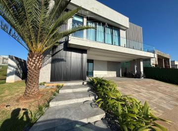 Casa · 428m² · 4 Vagas · Sobrado á venda em condomínio fechado,  Foz do Iguaçu, PR.