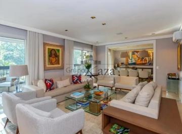 Apartamento · 307m² · 4 Quartos · 5 Vagas · Apartamento - Moema - 4 Suítes - 307m².