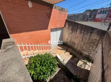 Casa · 300m² · 4 Quartos · 2 Vagas · Casa residencial com 4 quartos, disponível para locação no bairro Brasil em Uberlândia MG