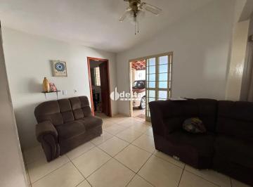 Casa · 300m² · 3 Quartos · 1 Vaga · Casa com 3 quartos sendo 1 suíte, disponível para venda no bairro Granada em Uberlândia-MG