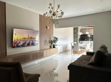 Casa · 180m² · 2 Quartos · 2 Vagas · Casa com 2 Quartos Locação ou Venda Jardim Arroyo