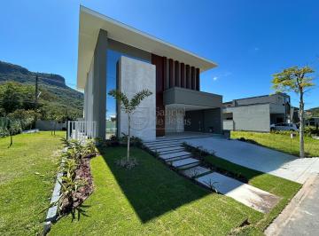 Casa · 300m² · 4 Quartos · 4 Vagas · Casa recém-construída no Condomínio Reserva da Pedra