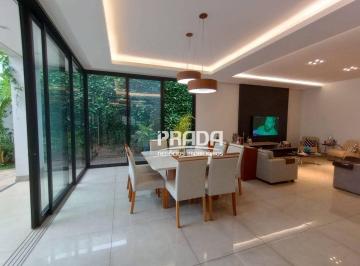 b0beeed43d4ce6cfd08080ffd6208fafefeb7f42 · Casa à venda com 4 suítes, varanda gourmet, piscina e 8 vagas de garagem - Condomínio Jardins Gênova
