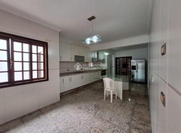 Casa · 220m² · 3 Quartos · 2 Vagas · Sobradão reformado no Planalto.