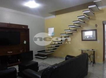 Casa · 185m² · 4 Quartos · 2 Vagas · Descubra este encantador sobrado à venda na Rua Estrela Cadente, no bairro Cooperativa, em São Berna