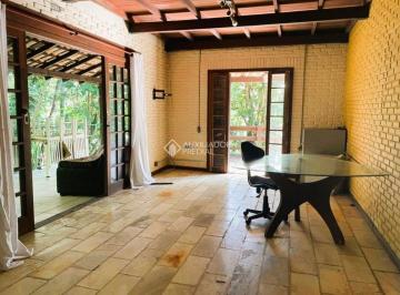 Casa · 230m² · 3 Quartos · 2 Vagas · Casa em Meio à Natureza no Córrego Grande - 3 Dormitórios,  Amplos Deck´s e Terreno Escriturado