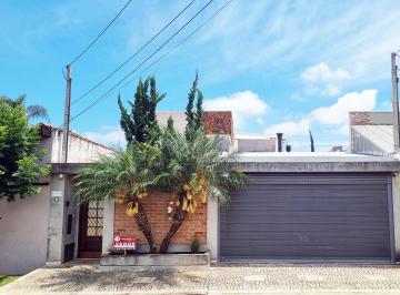Casa de 4 quartos, Atibaia · Casa à venda em Atibaia, no Jardim Floresta, considerado um dos 3 melhores bairros da cidade.
