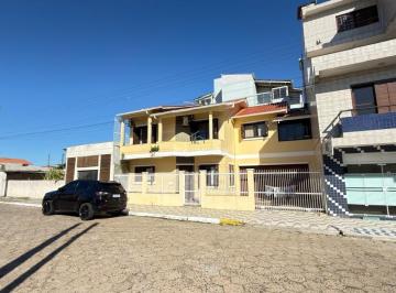 Casa · 178m² · 3 Quartos · 2 Vagas · Casa super bem localizada a uma quadra do mar