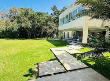 d905c82c71e267f5f3e3b71b7f0602adda267f79 · Exclusividade Frente ao Mar em Camburi | Sofisticação, Privacidade e Vista Permanente para o Oceano