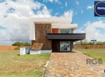 Casa · 293m² · 5 Quartos · 2 Vagas · Casa à venda - em Torres