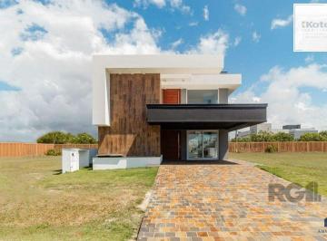 Casa · 293m² · 5 Quartos · 2 Vagas · Casa à venda - em Torres