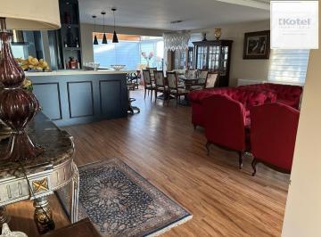 Casa · 430m² · 4 Quartos · 4 Vagas · Vende-se luxuosa casa com 4 suítes e 430m² - Gramado