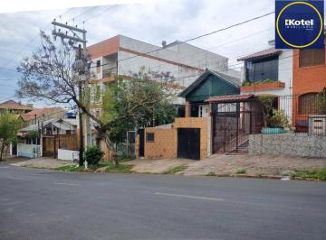 Casa · 70m² · 2 Quartos · 1 Vaga · Terreno bem localizado com chalé e edícula – ótima oportunidade para investir!