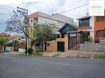 Casa · 70m² · 2 Quartos · 1 Vaga · Terreno bem localizado com chalé e edícula – ótima oportunidade para investir!