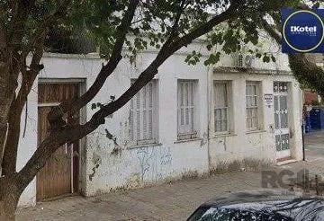 Casa · 340m² · 4 Quartos · Casa com 4 dormitórios no bairro Centro de Uruguaiana