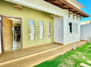 Casa · 199m² · 3 Quartos · 5 Vagas · CASA COM QUINTAL NO JARDIM TRIÂNGULO