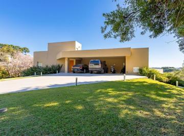 Casa · 980m² · 4 Quartos · 6 Vagas · CASA EM CONDOMÍNIO