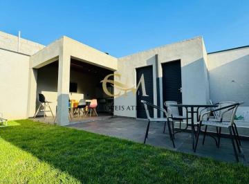 Casa · 200m² · 2 Quartos · 2 Vagas · Casa térrea em Bom Jesus dos Perdoes